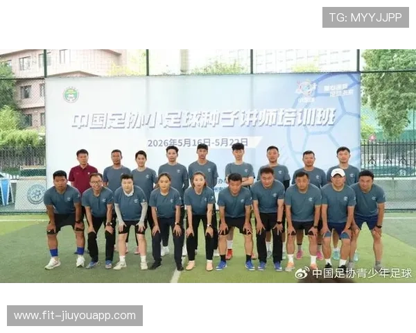 足球俱乐部在青训中设立学业支持与奖学金保障运动员教育权益，足球俱乐部进校园政策